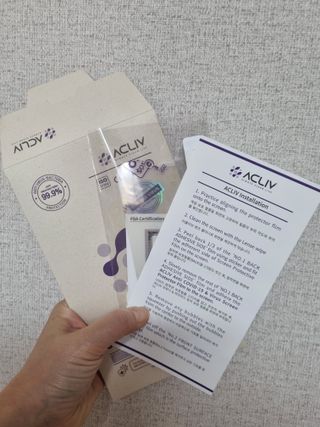 아클리브 Eco 항균 항바이러스 액정 보호필름(iPhone) — 3점을 준 리뷰어가 2022년 8월 올린 사용 사진