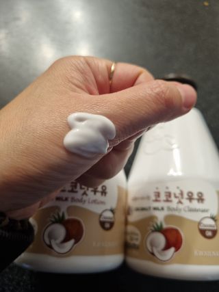 [과일나라] 피부가 마시는 코코넛우유 바디클렌저&바디로션 — 5점을 준 리뷰어가 2022년 3월 올린 사용 사진