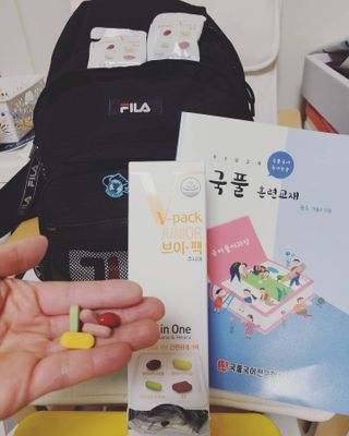 [안국약품] 브이팩 올인원 멀티바타민 주니어용 — 5점을 준 리뷰어가 2021년 3월 올린 사용 사진