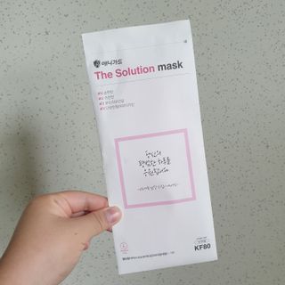 [이지아 마스크] 애니가드 더솔루션마스크 KF80 대형 컬러 4종 — 5점을 준 리뷰어가 2021년 6월 올린 사용 사진