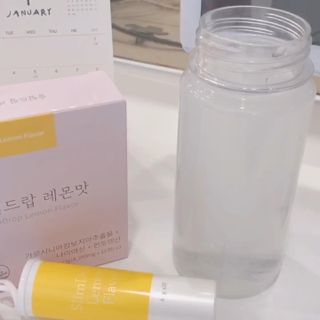 [슬림드랍 레몬맛] 건기식 다이어트 보조제 겸 비타민 — 3.5점을 준 리뷰어가 2022년 1월 올린 사용 사진