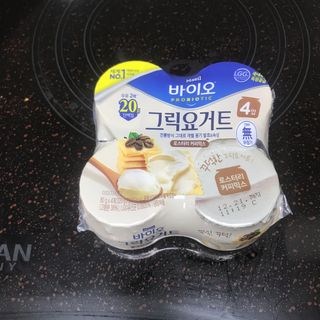 매일바이오 그릭요거트 오리지널 플레인 4개, 로스터리 커피믹스 4개 — 5점을 준 리뷰어가 2021년 12월 올린 사용 사진
