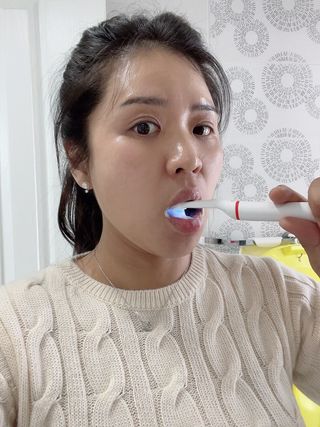 트로마츠 심플 미세전류 칫솔 — 5점을 준 리뷰어가 2022년 5월 올린 사용 사진