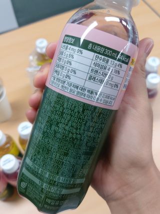더그레잇티 콤부차 [매일유업] 더그레잇티 44kcal 콤부차 300ml *12개입 (오리지널 6개+베리리치 6개) — 5점을 준 리뷰어가 2023년 7월 올린 사용 사진