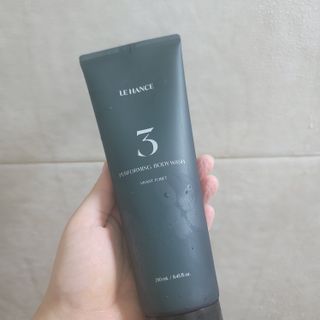 르핸스 퍼포밍 3 바디워시 비반트포렛/베티버포그 — 4.5점을 준 리뷰어가 2023년 2월 올린 사용 사진