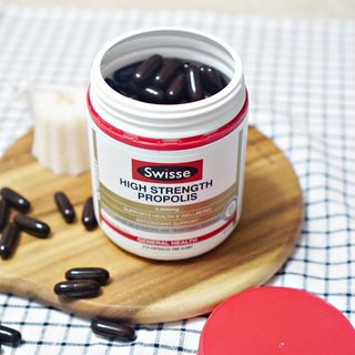 Swisse 스위스 고함량 프로폴리스 2,000mg 210정 — 4점을 준 리뷰어가 2021년 5월 올린 사용 사진