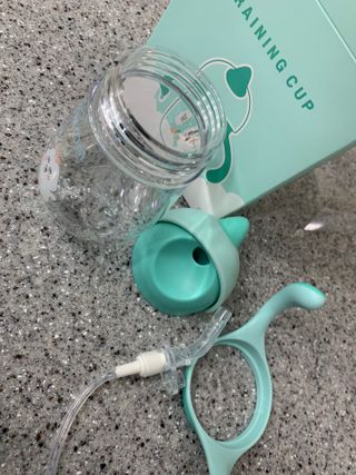 유비맘 트라이탄 코니빨대컵_컬러 랜덤 발송 — 5점을 준 리뷰어가 2021년 3월 올린 사용 사진