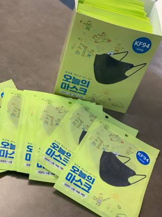 [심폐소생소] 오늘의마스크 KF94 소형 초등학생 어린이 마스크 — 5점을 준 리뷰어가 2021년 12월 올린 사용 사진