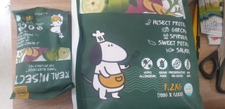 [푸디웜] 라포그  리얼인섹트 웨이트밸런스 저알러지 강아지 사료  1.2KG — 4점을 준 리뷰어가 2021년 7월 올린 사용 사진