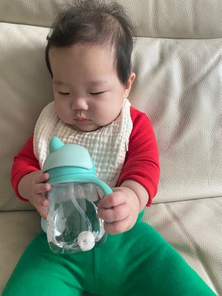 유비맘 트라이탄 코니빨대컵_컬러 랜덤 발송 — 5점을 준 리뷰어가 2021년 1월 올린 사용 사진