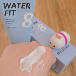 나우 [리브엠]피부 속부터 겹겹이, 촘촘하게! 워터핏8중 수분착붙 크림 — 5점을 준 리뷰어가 2025년 5월 올린 사용 사진