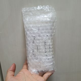멈칫(MUMCHIT) 넥퍼퓸 NECKPERFUME 2가지 향 — 5점을 준 리뷰어가 2021년 11월 올린 사용 사진