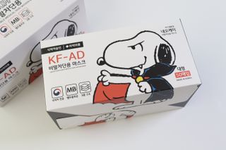 JHWORLD 스누피 마스크 정품 스누피 KF-AD 국내 비말차단 아동용 성인용 일회용 덴탈마스크 50매 — 5점을 준 리뷰어가 2021년 6월 올린 사용 사진