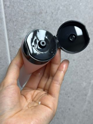 오투에니원 인컨보 바디 퍼퓸 샤워 젤 200ml — 5점을 준 리뷰어가 2023년 2월 올린 사용 사진