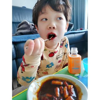 유비쿡 컵떡볶이 매운컵떡볶이2개/ 짜장컵떡볶이 2개  총 4개세트 — 5점을 준 리뷰어가 2021년 2월 올린 사용 사진