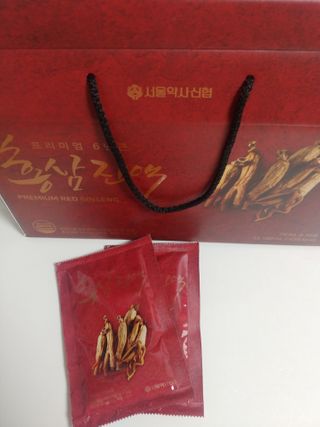 서울약사신협_프리미엄 6년근 홍삼진액_70mlx30포 — 5점을 준 리뷰어가 2021년 2월 올린 사용 사진