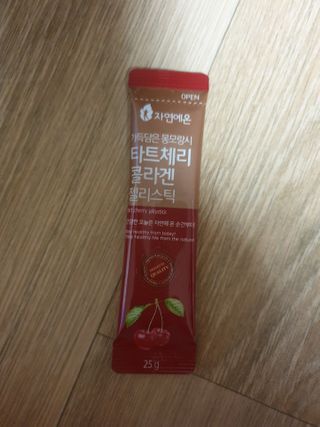 자연에온 가득담은 몽모랑시 타트체리 콜라겐 젤리스틱 — 5점을 준 리뷰어가 2021년 1월 올린 사용 사진