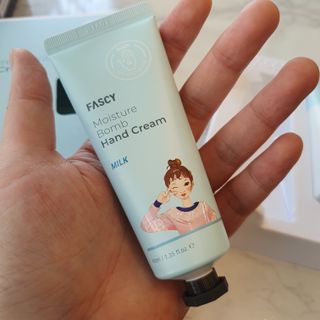 파시 FASCY 高保湿ハンドクリーム40ml+80ml セット — 5점을 준 리뷰어가 2021년 7월 올린 사용 사진