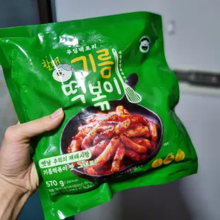 [푸딩팩토리] 떡볶이 베스트 2종_옛날 국물떡볶이 570g / 할매 기름 떡볶이  570g — 4점을 준 리뷰어가 2022년 5월 올린 사용 사진