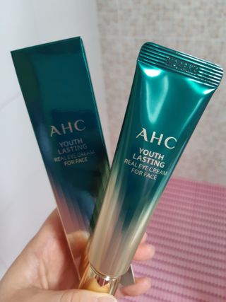 [NEW 탄력유턴 아이크림] AHC 유스 래스팅 리얼 아이크림 포 페이스 — 5점을 준 리뷰어가 2021년 1월 올린 사용 사진