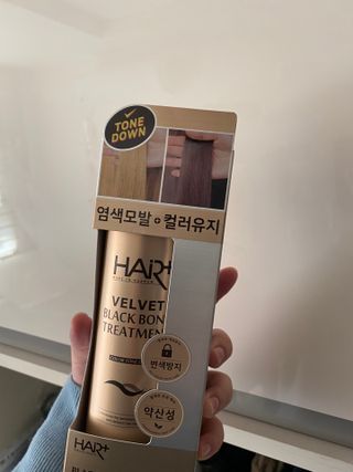 헤어플러스 블랙 컬러본드 샴푸 트리트먼트 300ml — 4.5점을 준 리뷰어가 2021년 5월 올린 사용 사진