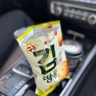 오리온 오징어땅콩의 짭짤고소 신제품, 구운김땅콩 — 5점을 준 리뷰어가 2022년 5월 올린 사용 사진