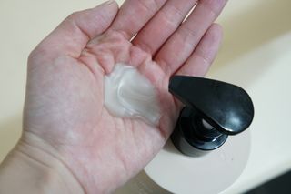 프리마인 더이상 뻣뻣하고 효과없는 탈모샴푸는 NO. 근본부터 케어하는 셀베이스 그린티샴푸(500ml) — 5점을 준 리뷰어가 2023년 5월 올린 사용 사진