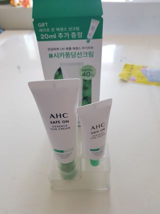 [AHC] 세이프온 에센스 선크림 올리브영 스페셜 증정 기획세트 — 5점을 준 리뷰어가 2022년 6월 올린 사용 사진
