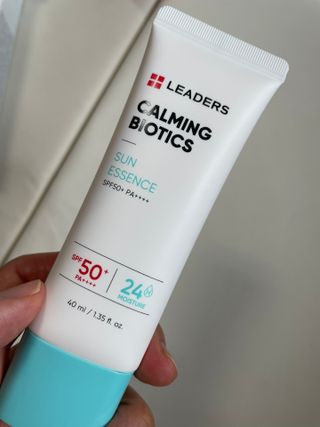 리더스코스메틱 리더스 카밍 바이오틱스 선 에센스 SPF 50+ PA++++ — 5점을 준 리뷰어가 2022년 7월 올린 사용 사진