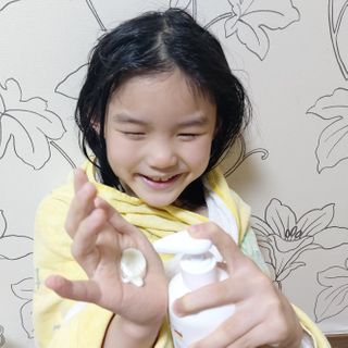 mom e 맘이 내추럴 베이비 케어 샴푸앤바스+로션 — 5점을 준 리뷰어가 2021년 1월 올린 사용 사진