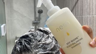 소담스퀘어 상암 네쉬 소이 바이옴 스칼프 밸런싱 샴푸 — 5점을 준 리뷰어가 2022년 11월 올린 사용 사진