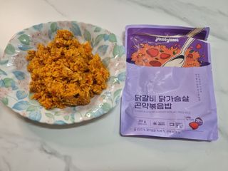 [푸딩팩토리] 요잇조잇 닭갈비 닭가슴살/김치 닭가슴살 곤약볶음밥 2종 (김치볶음밥 2개 닭갈비 볶음밥 1개) — 5점을 준 리뷰어가 2022년 7월 올린 사용 사진