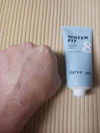 나우 [리브엠]피부 속부터 겹겹이, 촘촘하게! 워터핏8중 수분착붙 크림 — 5점을 준 리뷰어가 2024년 12월 올린 사용 사진