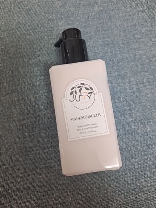 줄라이 모닝 _ JULY MORNING 줄라이모닝 하이드레이팅 퍼퓸드 바디앤핸드 에멀젼 — 3점을 준 리뷰어가 2022년 3월 올린 사용 사진