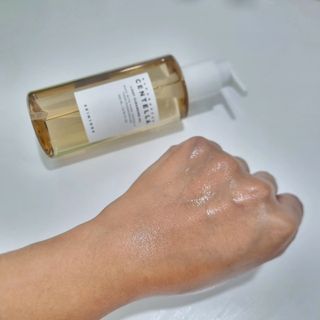 스킨1004 [SKIN1004] 마다가스카르 센텔라 라이트 클렌징 오일 200ml — 5점을 준 리뷰어가 2024년 7월 올린 사용 사진