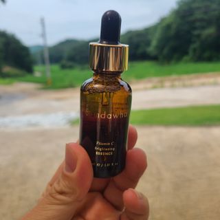 스킨큐어 산다화 비타민c 화이트닝 에센스 30ml — 5점을 준 리뷰어가 2023년 7월 올린 사용 사진