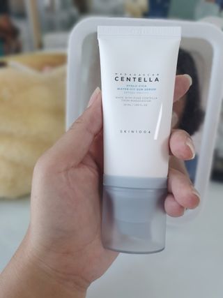 [스킨1004] 마다가스카르 센텔라 히알루-시카 워터핏 선세럼 50ml — 5점을 준 리뷰어가 2024년 5월 올린 사용 사진
