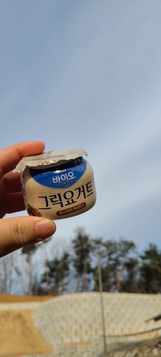 매일바이오 그릭요거트 오리지널 플레인 4개, 로스터리 커피믹스 4개 — 5점을 준 리뷰어가 2021년 12월 올린 사용 사진