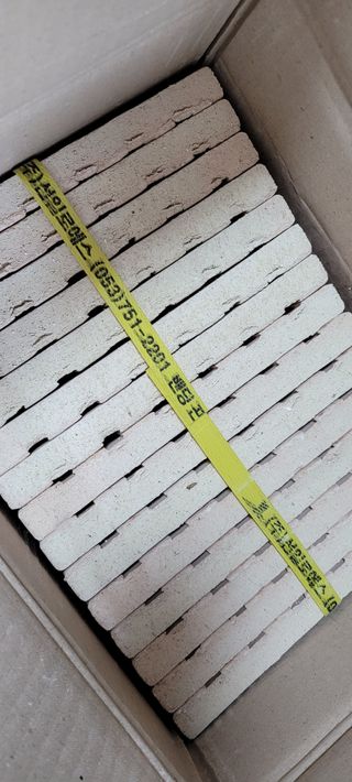 [신흥산업] 붙이는 벽돌 황토 파벽돌 230mm 45장,  욕실 인테리어 실내장식 셀프인테리어 — 4점을 준 리뷰어가 2023년 5월 올린 사용 사진
