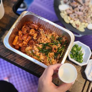 화끈한녀석들 새오똥400g 새우,오징어,똥집 볶음요리 소스,밀떡, 참기름 포함 — 3점을 준 리뷰어가 2022년 11월 올린 사용 사진