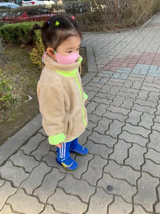 토박스코리아 다이노솔즈 티렉스 에어 네온 운동화 — 5점을 준 리뷰어가 2021년 3월 올린 사용 사진
