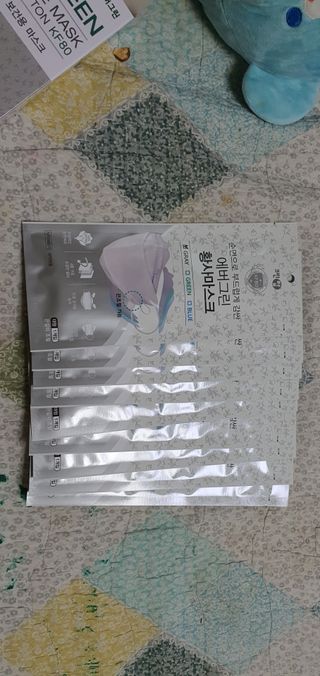 에버그린 순면 끈조절 KF80 마스크 - 화이트/블랙 컬러 대형 - 10매 — 5점을 준 리뷰어가 2021년 6월 올린 사용 사진