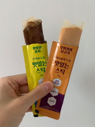 페페로니 맛있는 스틱 - 무항생제 닭고기 15개 + 원양선 참치 15개 — 4.5점을 준 리뷰어가 2021년 8월 올린 사용 사진
