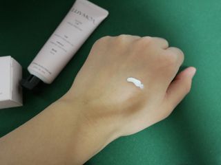 러브모아 향수 고체향수 승무원 고체향수 바르는 향수 니치향수 도손 우드세이지 앤 씨솔트 — 5점을 준 리뷰어가 2022년 12월 올린 사용 사진