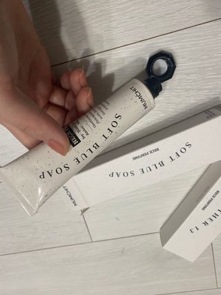 멈칫(MUMCHIT) 넥퍼퓸 NECKPERFUME 2가지 향 — 4.5점을 준 리뷰어가 2021년 11월 올린 사용 사진