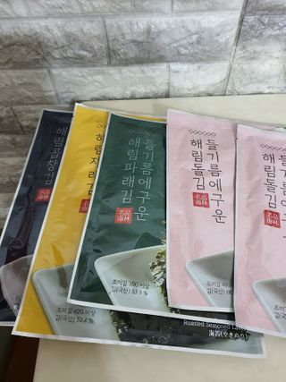 [해림맛김] 들기름에 구운 바삭바삭 김 4종 세트 + 1종 랜덤발송 총5개입 — 5점을 준 리뷰어가 2021년 2월 올린 사용 사진
