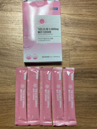 주식회사 얼굴반쪽 [얼굴반쪽 가르시니아 2,800mg] x 14포 1주 젤리 다이어트 보조제 체지방감소 — 5점을 준 리뷰어가 2021년 10월 올린 사용 사진