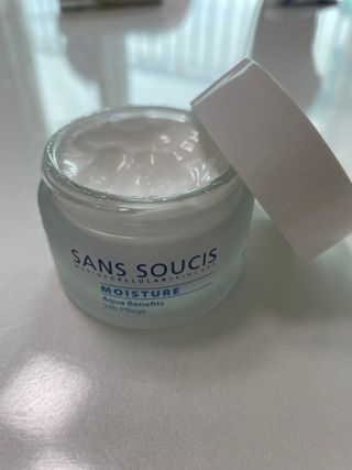 산수시 아쿠아 베네핏 24h 수부지 물광 속건조 수분크림 50ml — 5점을 준 리뷰어가 2021년 7월 올린 사용 사진