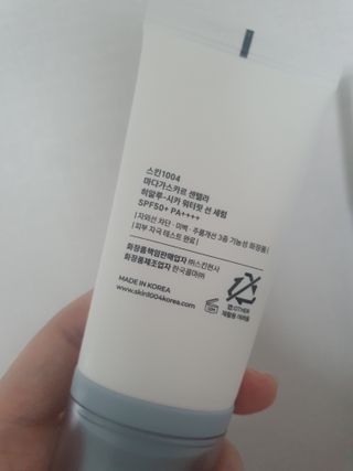 [스킨1004] 마다가스카르 센텔라 히알루-시카 워터핏 선세럼 50ml — 5점을 준 리뷰어가 2024년 5월 올린 사용 사진