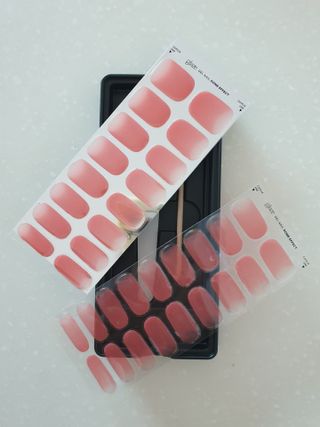 데싱디바 글레이즈 젤네일 그라데이션 네일_5종 중 택 1 — 2점을 준 리뷰어가 2021년 8월 올린 사용 사진